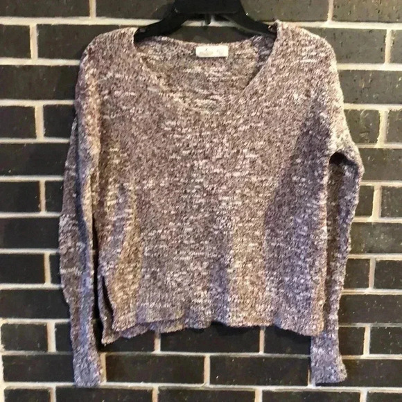 Hollister Sweater - Picture 1 of 4